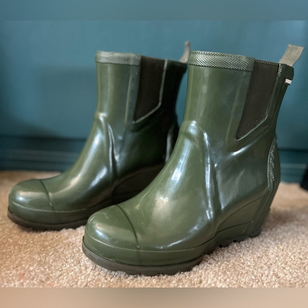 Sorel Joan rain wedge Chelsea boot